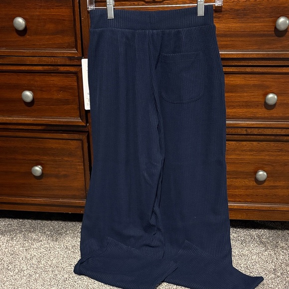 ALO Yoga Muse Wide Leg Pant - Picture 6 of 7